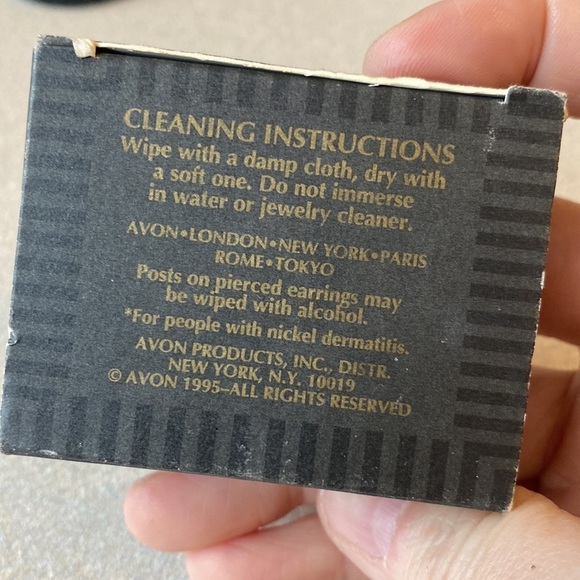 1995 Avon Red Enamel Knot Clip Earrings - Picture 6 of 6